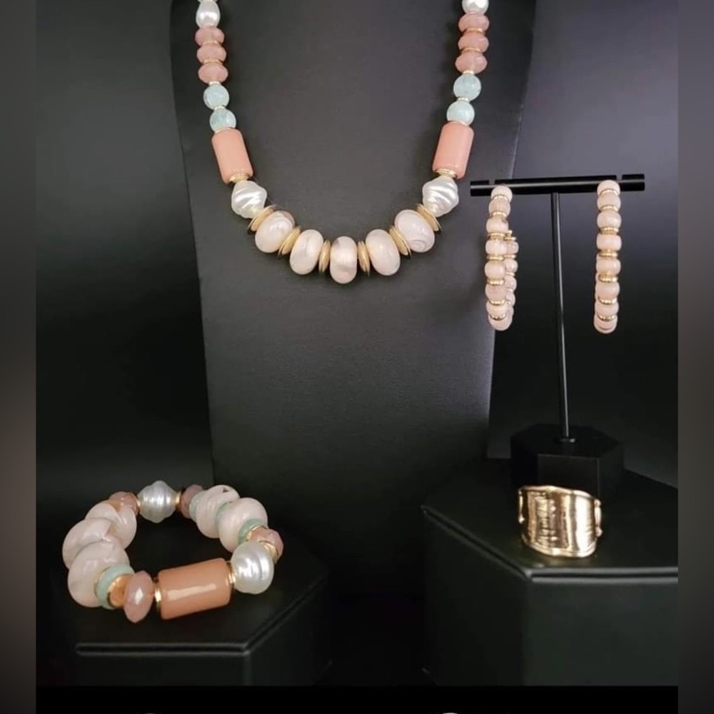 A Sheen Slate Jewelry set